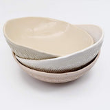 Grand saladier en céramique beige I Motifs dentelles portugaises Grand saladier "Carimbada" beige - 25 cm