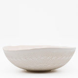 Grand saladier en céramique blanc I Motifs dentelles portugaises Grand saladier "Carimbada" blanc - 25 cm