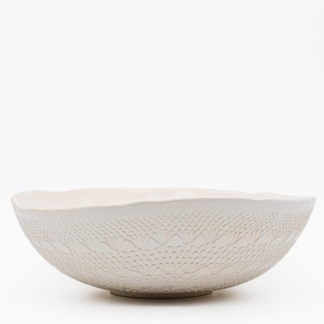 Grand saladier en céramique blanc I Motifs dentelles portugaises Grand saladier "Carimbada" blanc - 25 cm