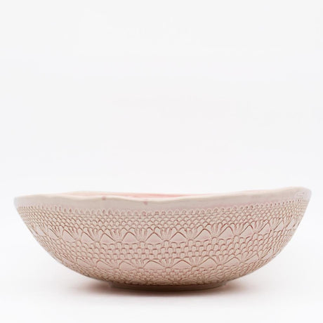 Grand saladier en céramique rose I Motifs dentelles portugaises Grand saladier "Carimbada" rose - 25 cm