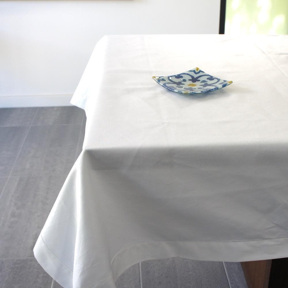 White cotton tabblecloth 300x180