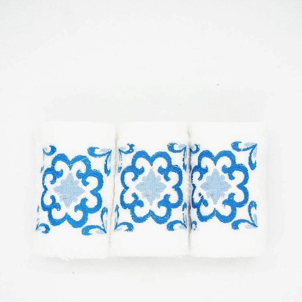 Small embroidered hand towels I Set of 3