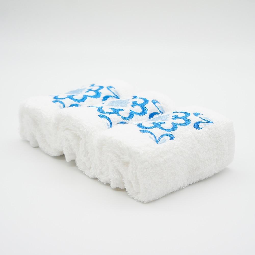 Small embroidered hand towels I Set of 3