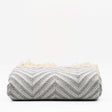 Plaid à franges en coton motifs chevrons gris clair Plaid "chevrons" à franges en coton 200X135 - Gris clair
