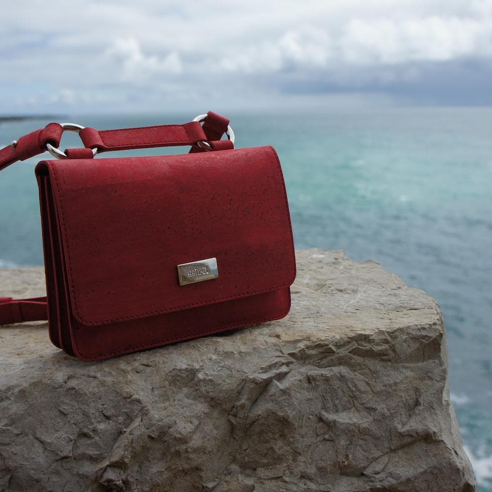 Red cork shoulder bag