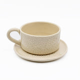 Tasse en céramique beige I Motifs dentelles portugaises Grande tasse et sous-tasse beige - 12 cm