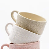 Tasse en céramique beige I Motifs dentelles portugaises Grande tasse et sous-tasse beige - 12 cm