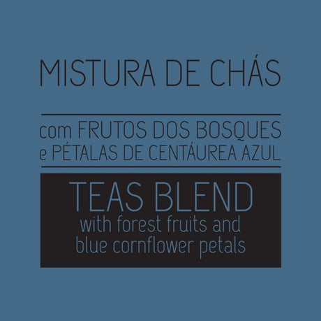 Black tea with berries and cornflower petals