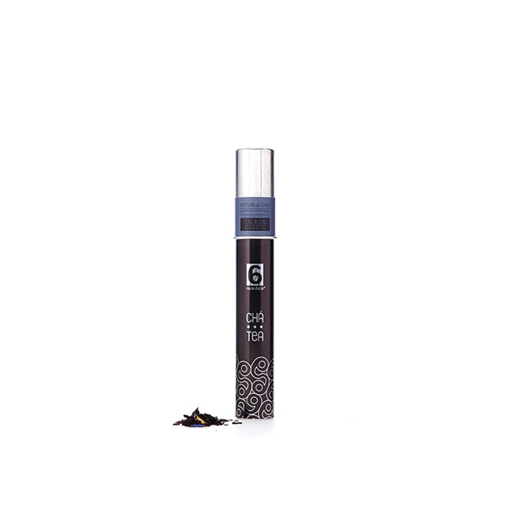 Black tea with berries and cornflower petals