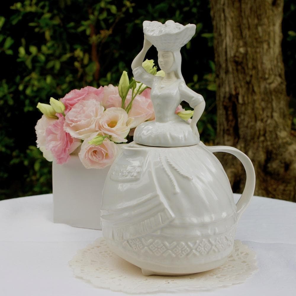 Varina I White teapot