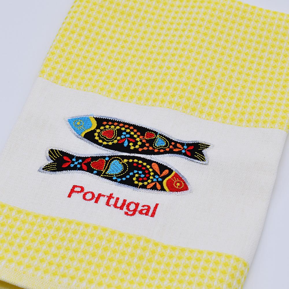 Torchon de cuisine beige brodé I Motifs portugais Torchon de cuisine beige brodé Jaune